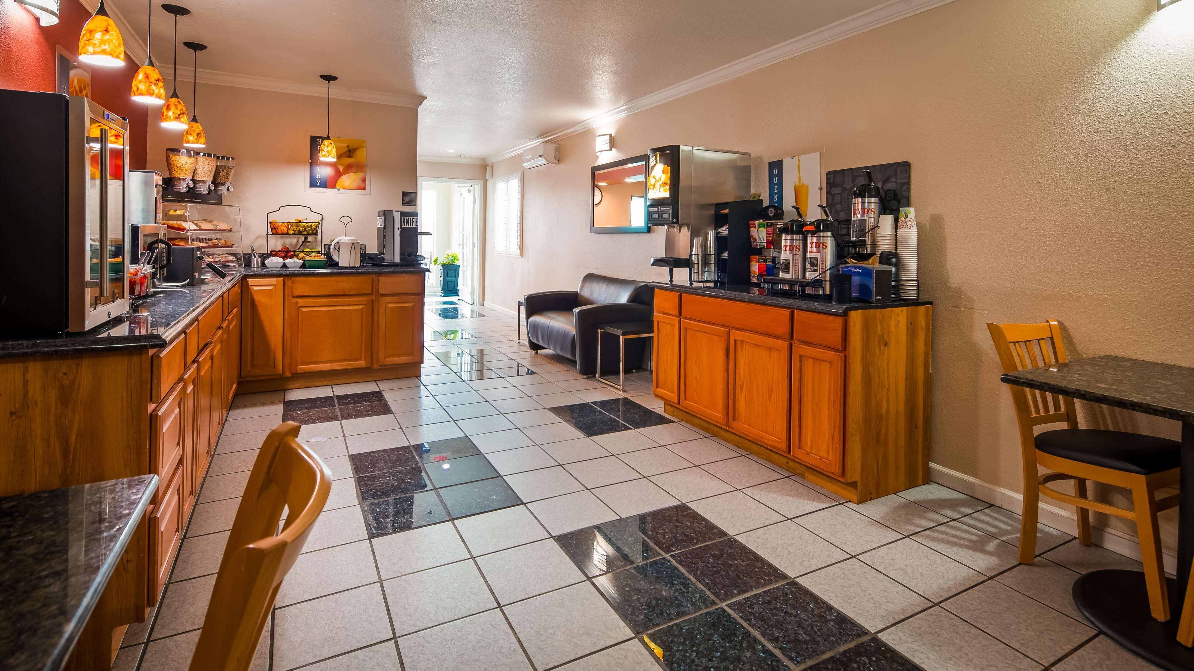 Best Western Americana Dinuba Esterno foto